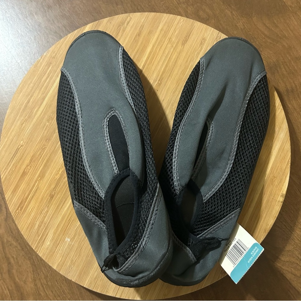 3/$15 Men's water shoes M  NWT